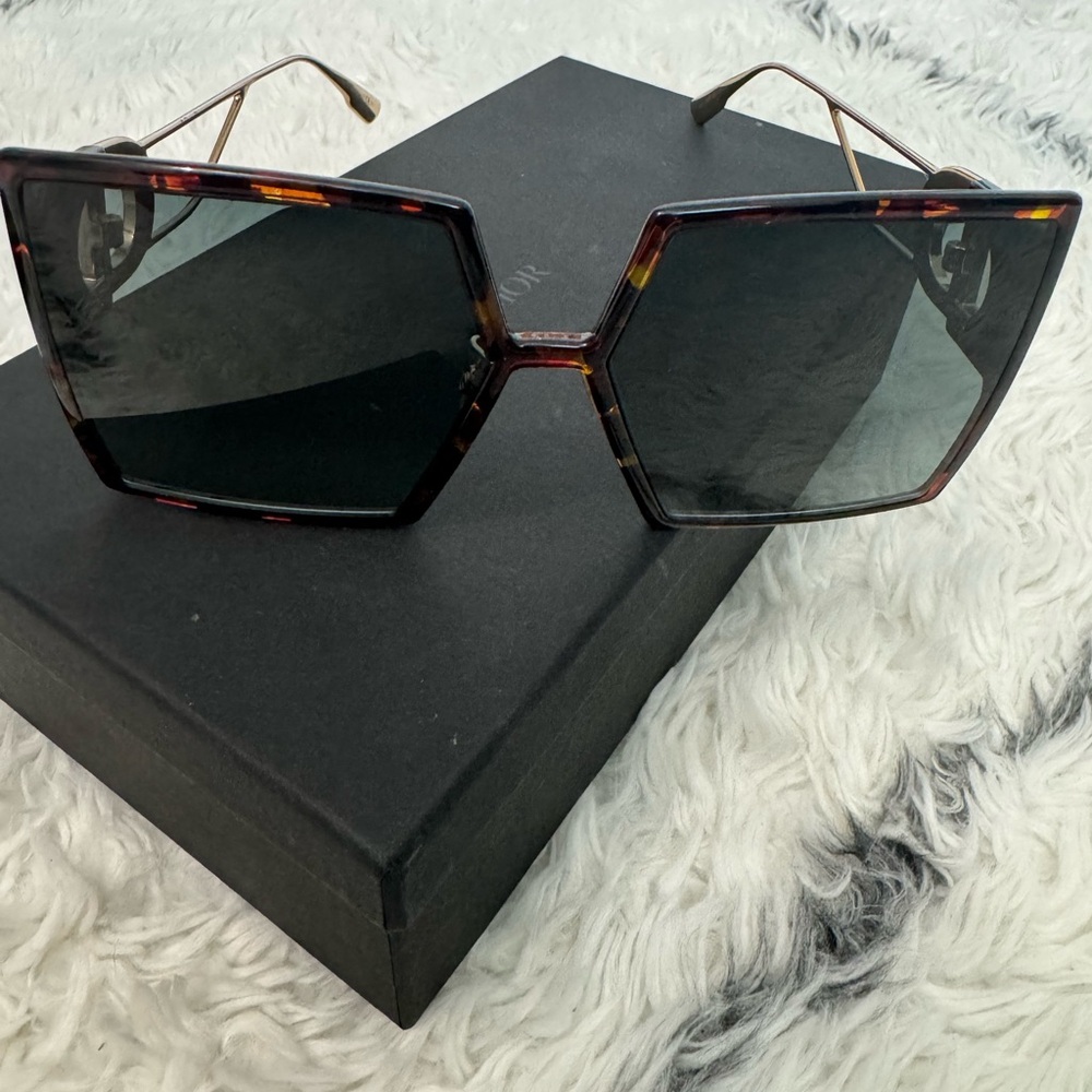 DIOR 30 Montaigne Su Oversized Brown Square Sunglasses Women